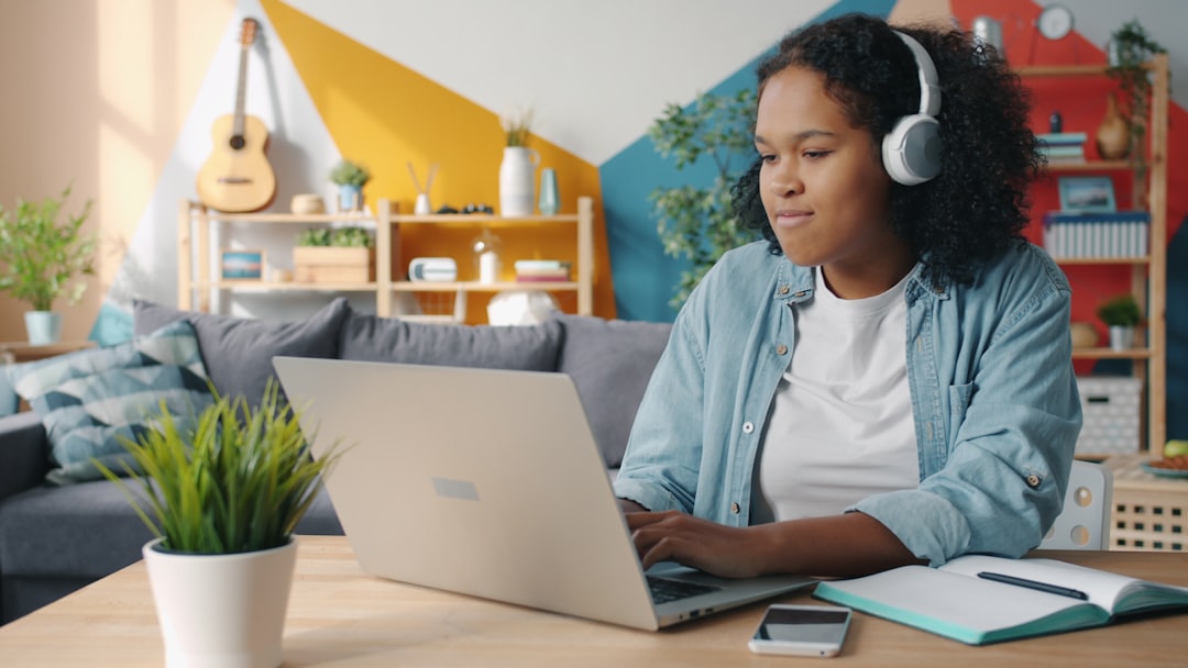 Online Schools That Provide Laptops to Students: Eligibility, Tools, and Support
