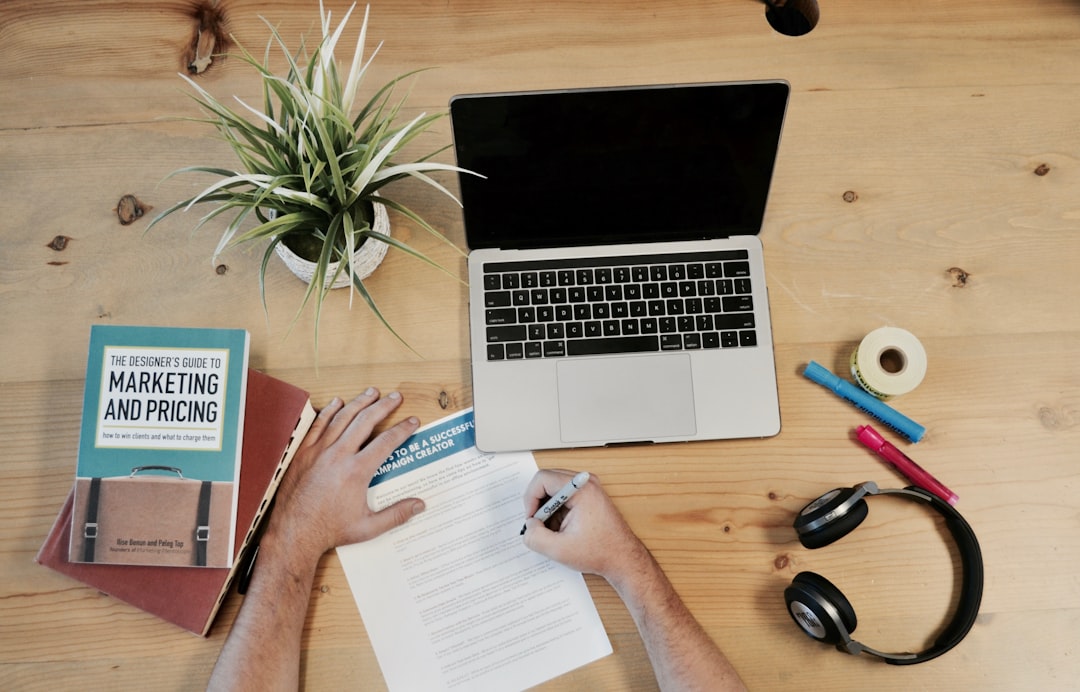 What to Expect From an Online Marketing Degree